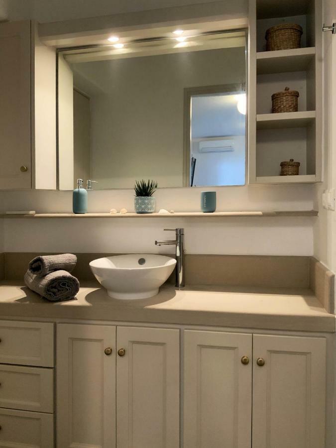 Aqua Blue, Only 100 Meters From The Beach Of Gialiskari Ioulis Luaran gambar