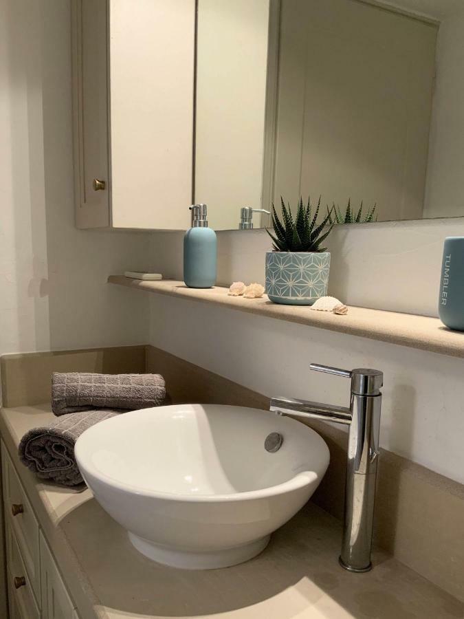 Aqua Blue, Only 100 Meters From The Beach Of Gialiskari Ioulis Luaran gambar